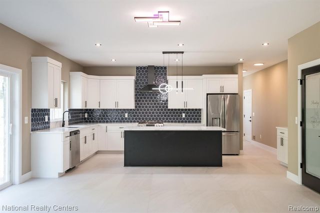 2828 S Livernois Road, Rochester Hills, MI 48307