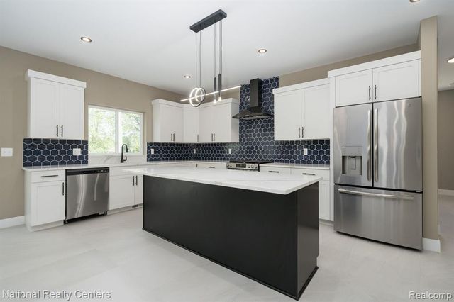 2828 S Livernois Road, Rochester Hills, MI 48307