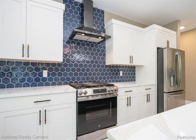 2828 S Livernois Road, Rochester Hills, MI 48307