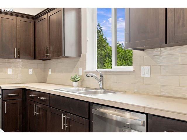 2010 Sw LATITUDE Way, Beaverton, OR 97005