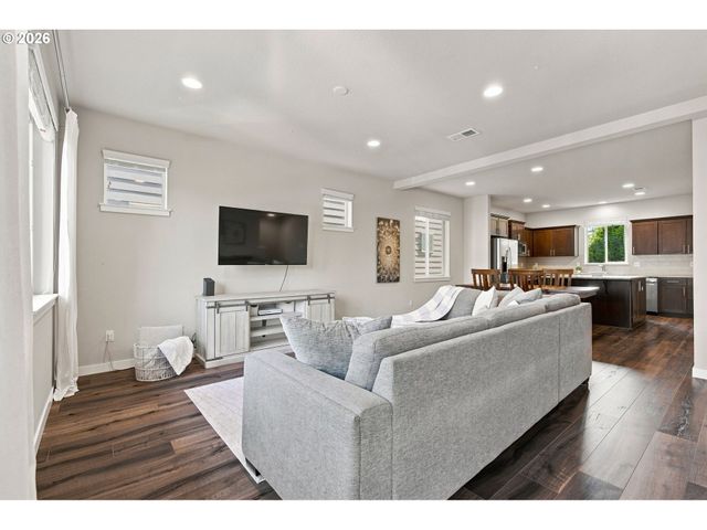 2010 Sw LATITUDE Way, Beaverton, OR 97005