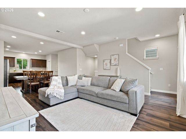 2010 Sw LATITUDE Way, Beaverton, OR 97005