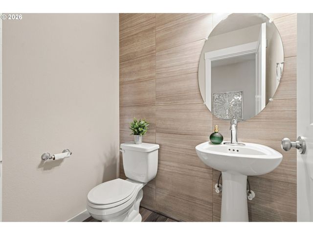 2010 Sw LATITUDE Way, Beaverton, OR 97005