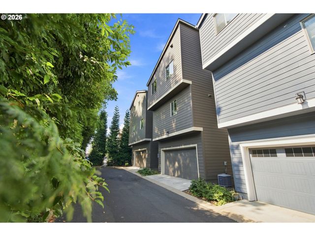 2010 Sw LATITUDE Way, Beaverton, OR 97005