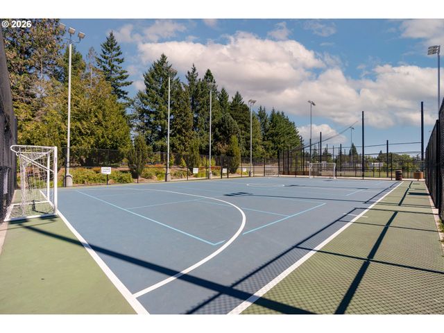 2010 Sw LATITUDE Way, Beaverton, OR 97005