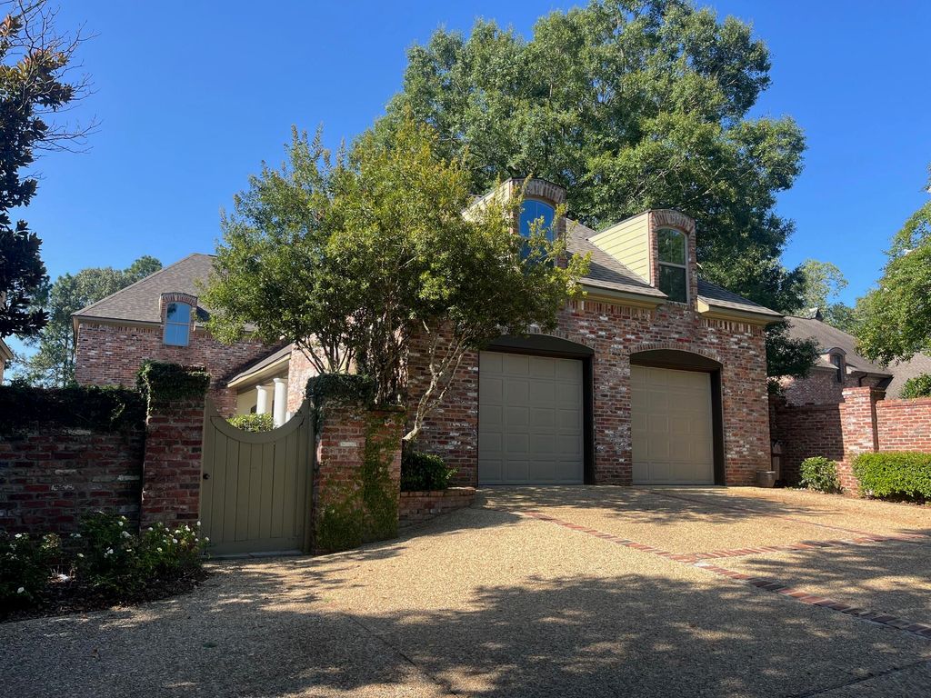58 Golf Club Rd., Hattiesburg, MS 39402
