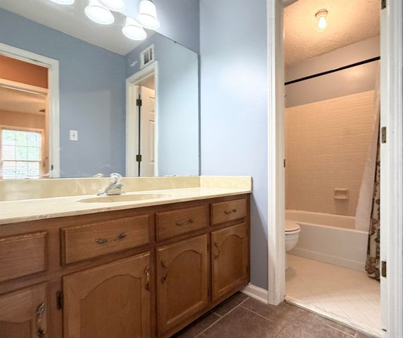 7009 ROCKY CREEK DR, Memphis, TN 38125
