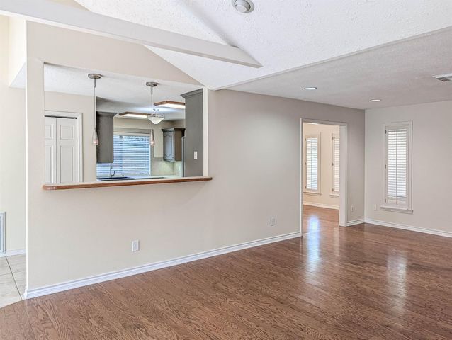 10631 Del Monte Drive, Houston, TX 77042