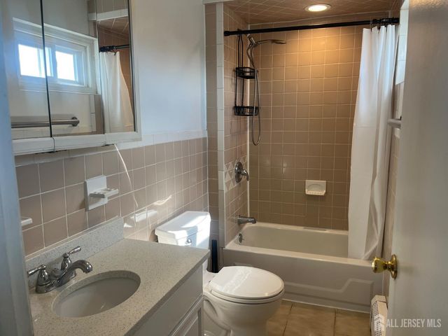 110 oak tree Avenue 2, South Plainfield, NJ 07080
