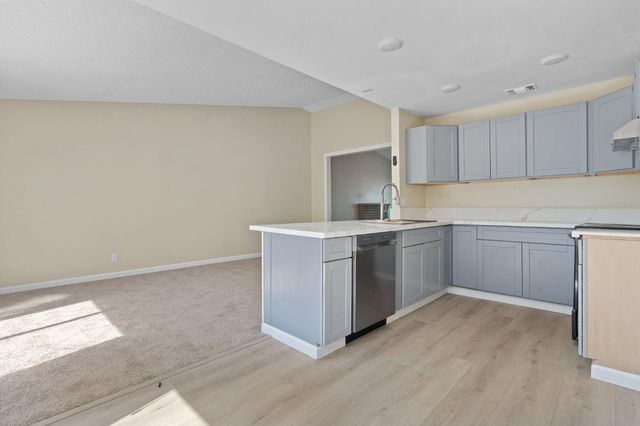 8116 Steinbeck Way, Sacramento, CA 95828