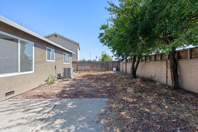 8116 Steinbeck Way, Sacramento, CA 95828