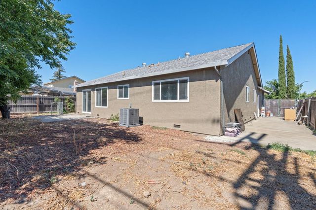 8116 Steinbeck Way, Sacramento, CA 95828