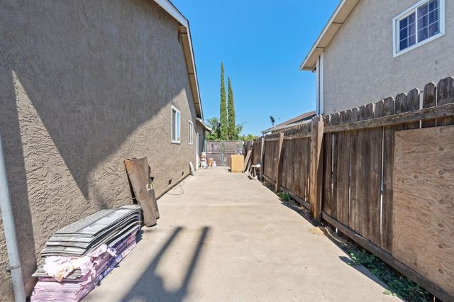 8116 Steinbeck Way, Sacramento, CA 95828