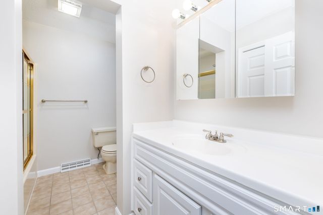 2 The Hamlet APT E, Enfield, CT 06082