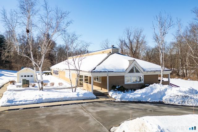 2 The Hamlet APT E, Enfield, CT 06082