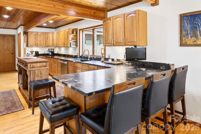 6 Orchard Knob Lane, Black Mountain, NC 28711