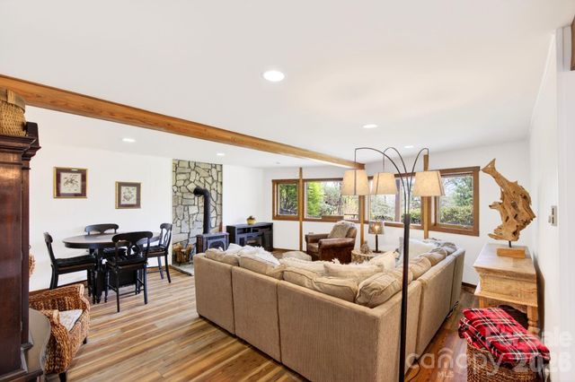 6 Orchard Knob Lane, Black Mountain, NC 28711