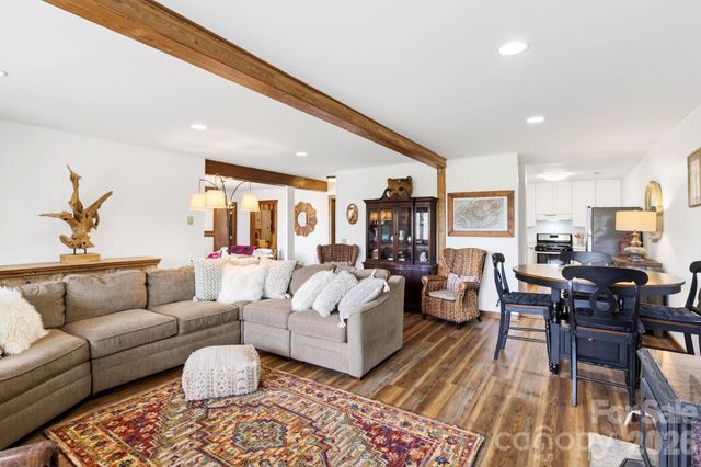 6 Orchard Knob Lane, Black Mountain, NC 28711
