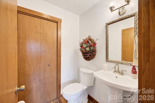 6 Orchard Knob Lane, Black Mountain, NC 28711