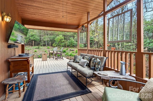 6 Orchard Knob Lane, Black Mountain, NC 28711