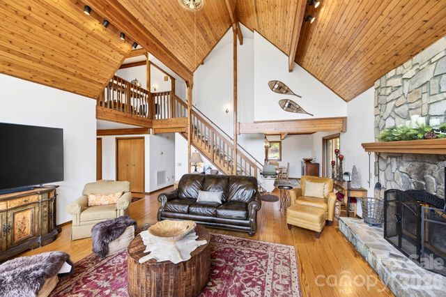 6 Orchard Knob Lane, Black Mountain, NC 28711