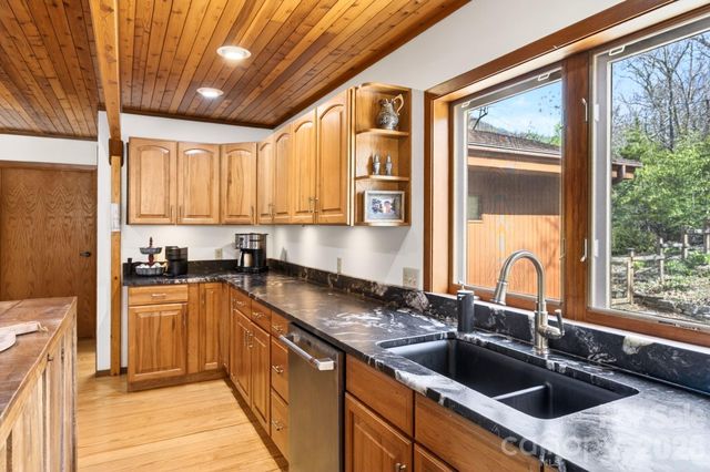 6 Orchard Knob Lane, Black Mountain, NC 28711