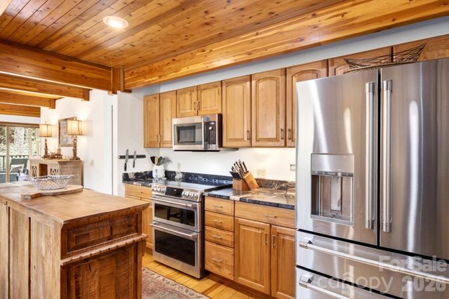 6 Orchard Knob Lane, Black Mountain, NC 28711
