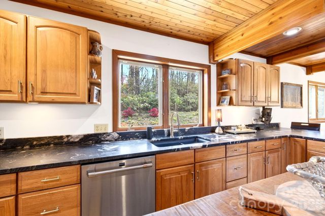 6 Orchard Knob Lane, Black Mountain, NC 28711