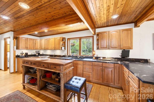 6 Orchard Knob Lane, Black Mountain, NC 28711