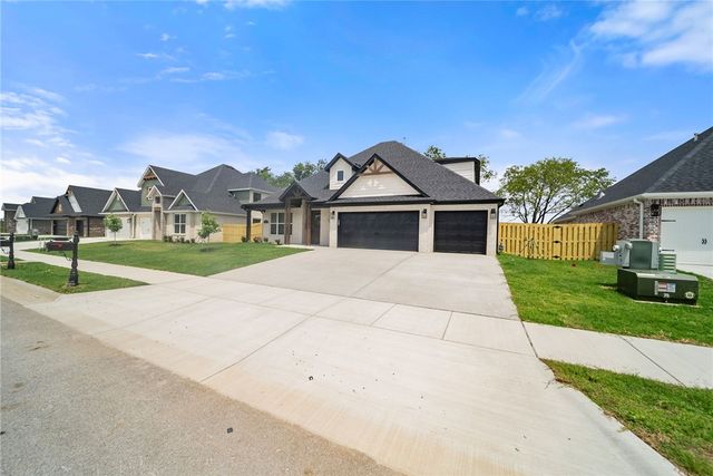 1330 Josephine Drive, Centerton, AR 72719