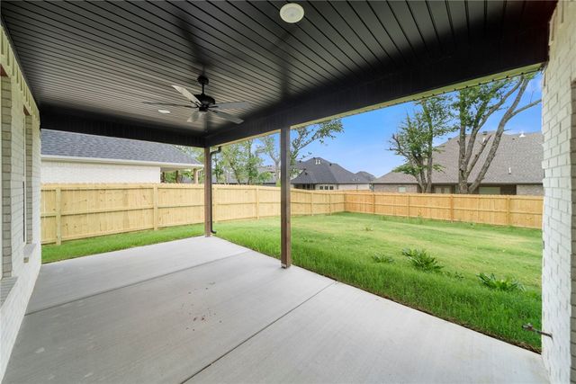 1330 Josephine Drive, Centerton, AR 72719