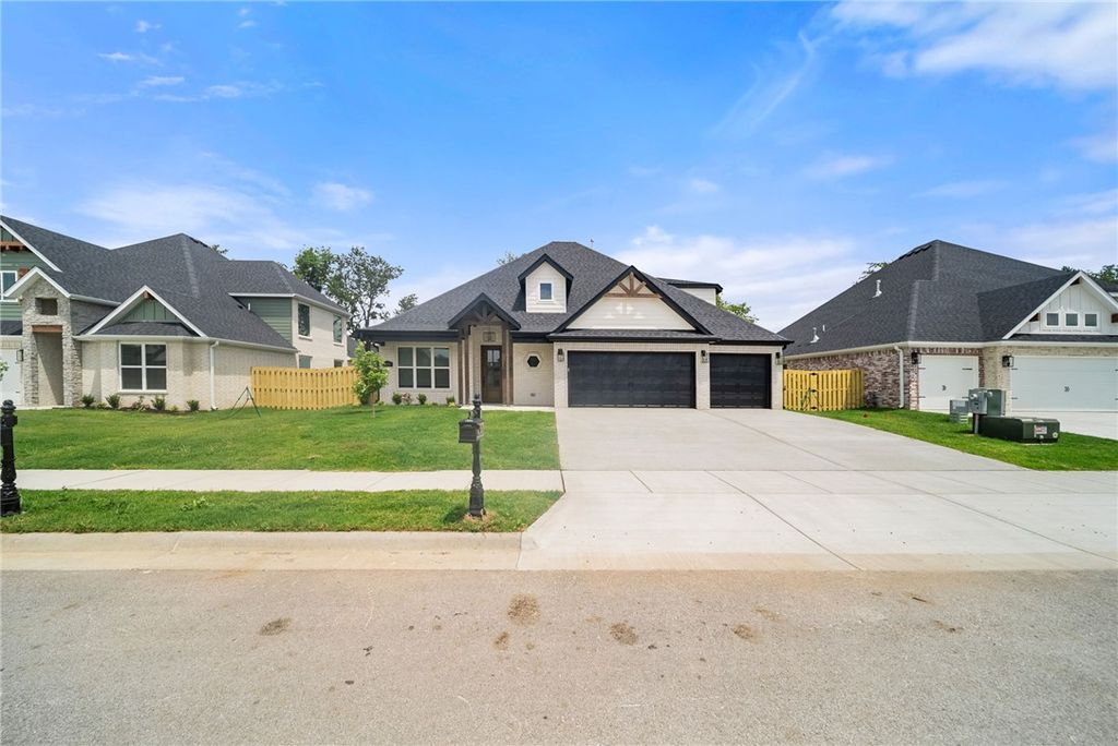 1330 Josephine Drive, Centerton, AR 72719