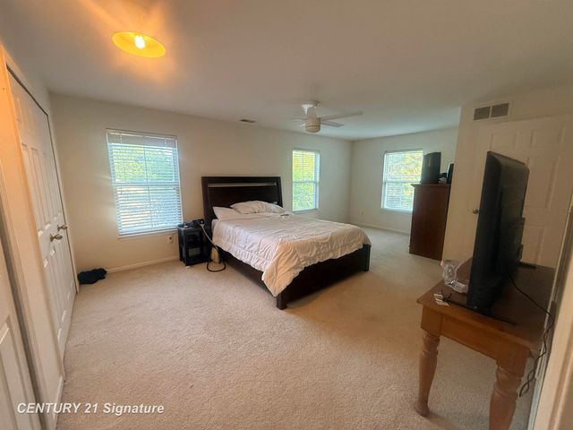 12536 Saint Andrews Way, Fenton, MI 48430