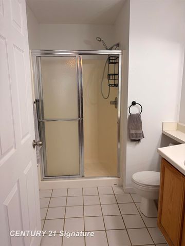 12536 Saint Andrews Way, Fenton, MI 48430