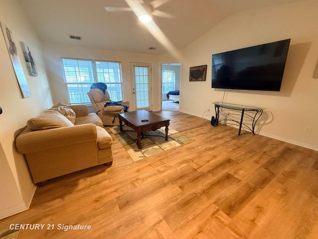 12536 Saint Andrews Way, Fenton, MI 48430