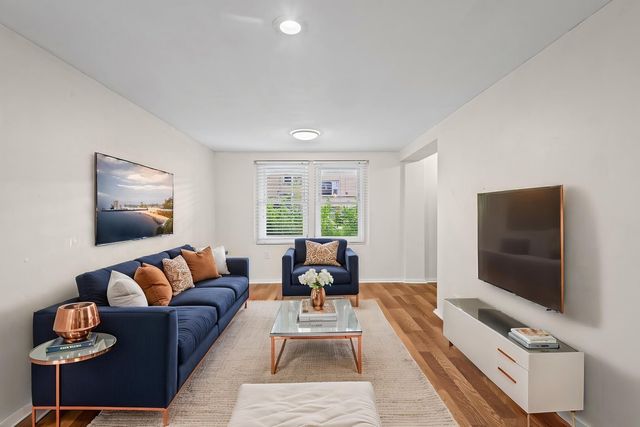 2710 W Fletcher Street 1, Chicago, IL 60618
