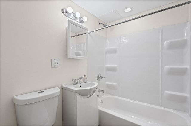 2710 W Fletcher Street 1, Chicago, IL 60618