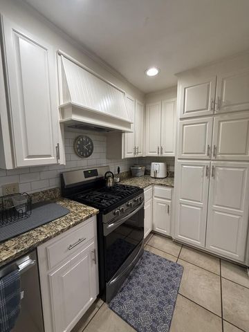 512 Rosemont Dr, Dothan, AL 36303