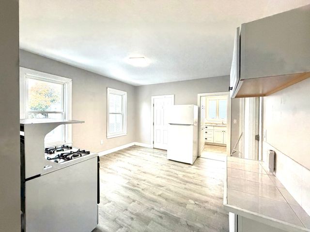 22 Washburn 2, Lynn, MA 01902