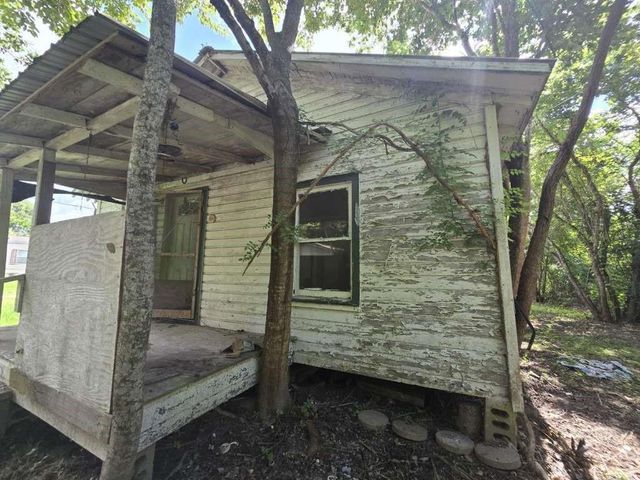 203 Cedar Circle, Daisetta, TX 77357