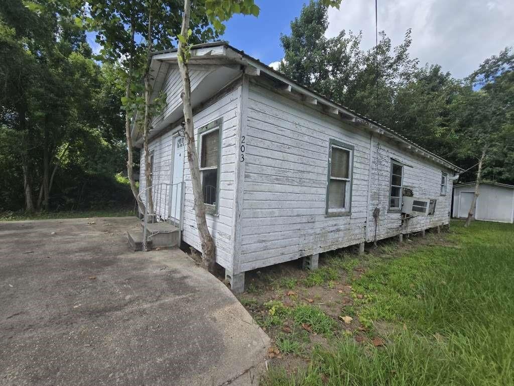 203 Cedar Circle, Daisetta, TX 77357