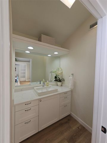 7122 Wood Hollow DR 22, Austin, TX 78731