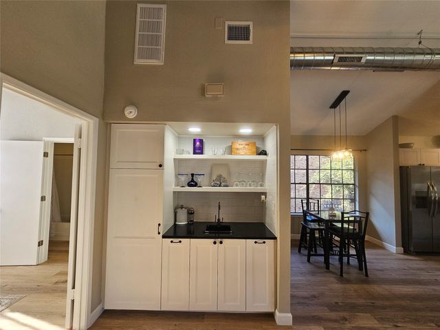 7122 Wood Hollow DR 22, Austin, TX 78731