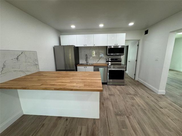 2200 NE 173RD Street 4, North Miami Beach, FL 33160