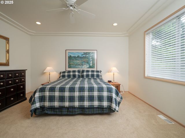 663 S HEMLOCK St, Cannon Beach, OR 97110