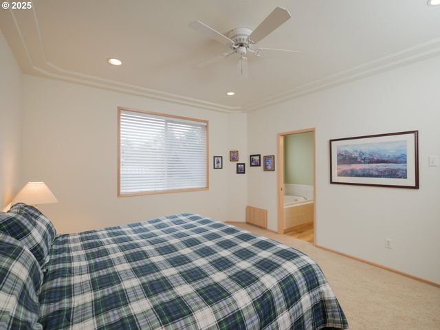 663 S HEMLOCK St, Cannon Beach, OR 97110