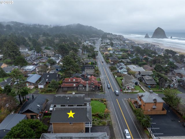 663 S HEMLOCK St, Cannon Beach, OR 97110