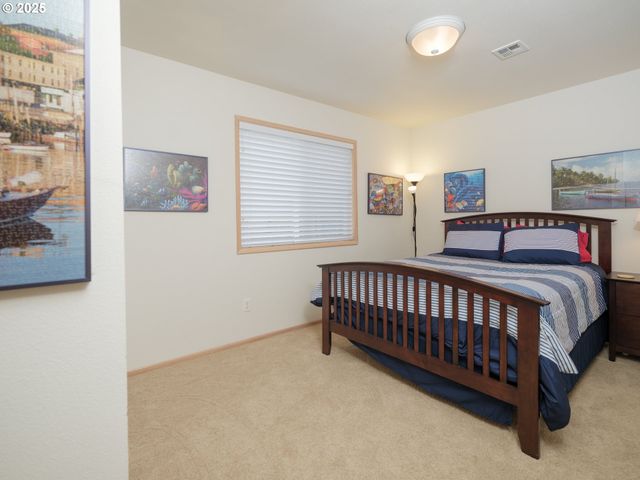 663 S HEMLOCK St, Cannon Beach, OR 97110