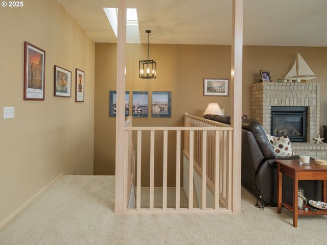 663 S HEMLOCK St, Cannon Beach, OR 97110