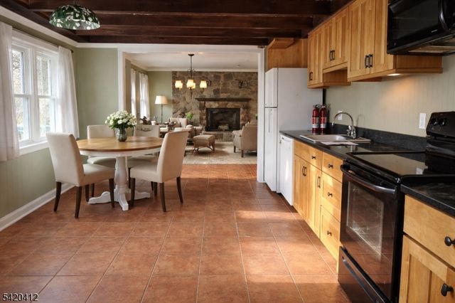 8 Beachview Ct, Hardyston Twp., NJ 07460